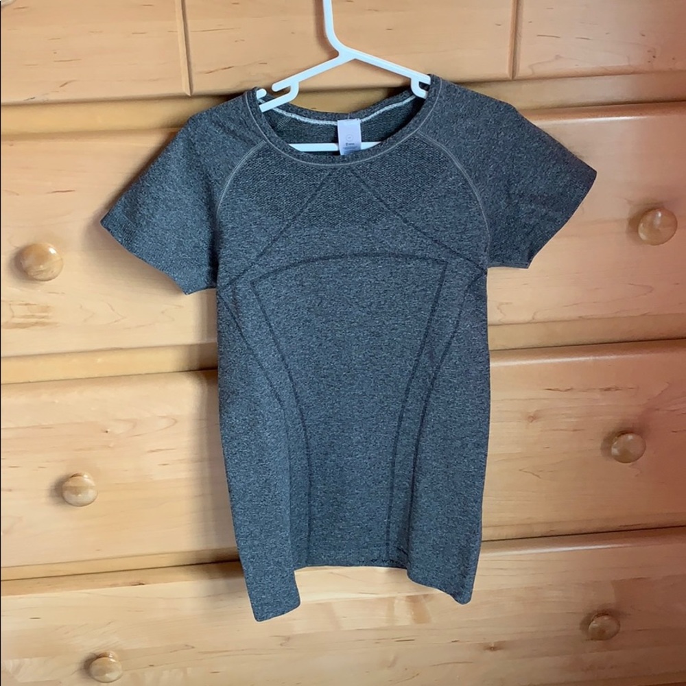 Ivivva fly tech short sleeve